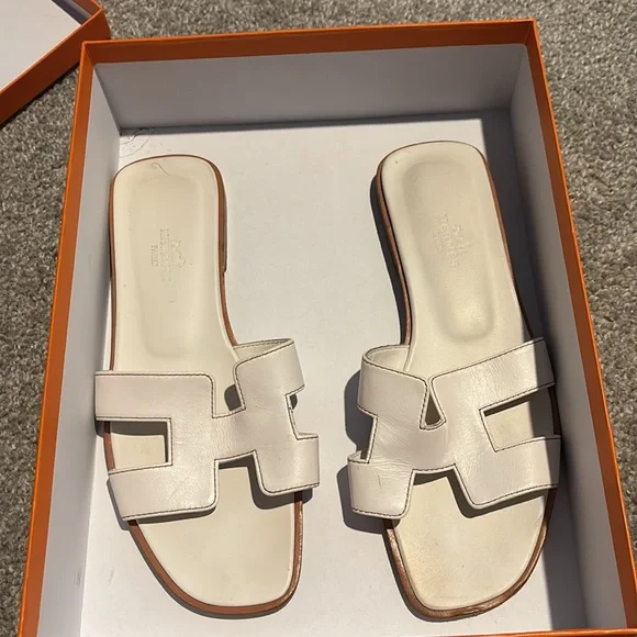 Hermes sandals 
Size 37 - Picture 4 of 5